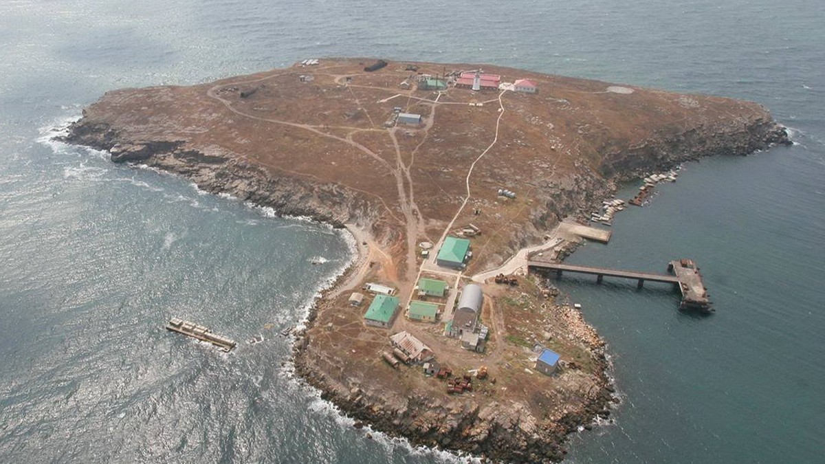 Войска РФ регулярно пытаются снова захватить Змеиный: Буданов сказал, почему это невозможно