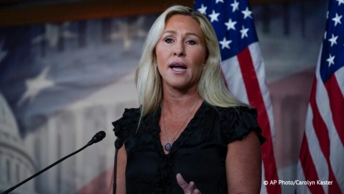 Конгрессмены в ВСУ и «биолаборатории»: трампистка внесла абсурдные правки в проект помощи Украине