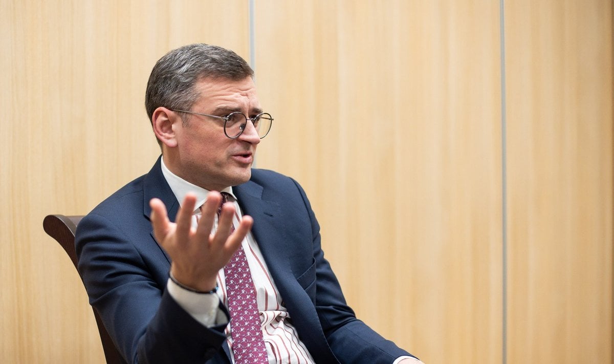 Кулеба объяснил решение о приостановлении консульских услуг для мужчин