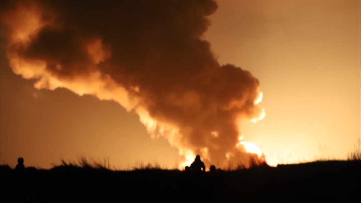 ⚡В оккупированных Ровеньках в Луганской области сообщили о взрывах на нефтебазе (Видео)