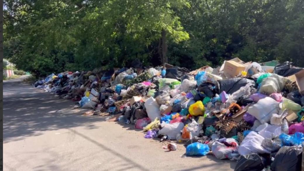 "Столица мусора": жители Донецка жалуются, что утопают в грязи