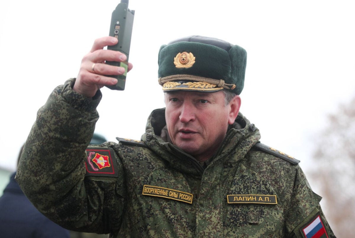 Решение генерала Лапина проделало "дыру" в российской границе в Курской области — WSJ