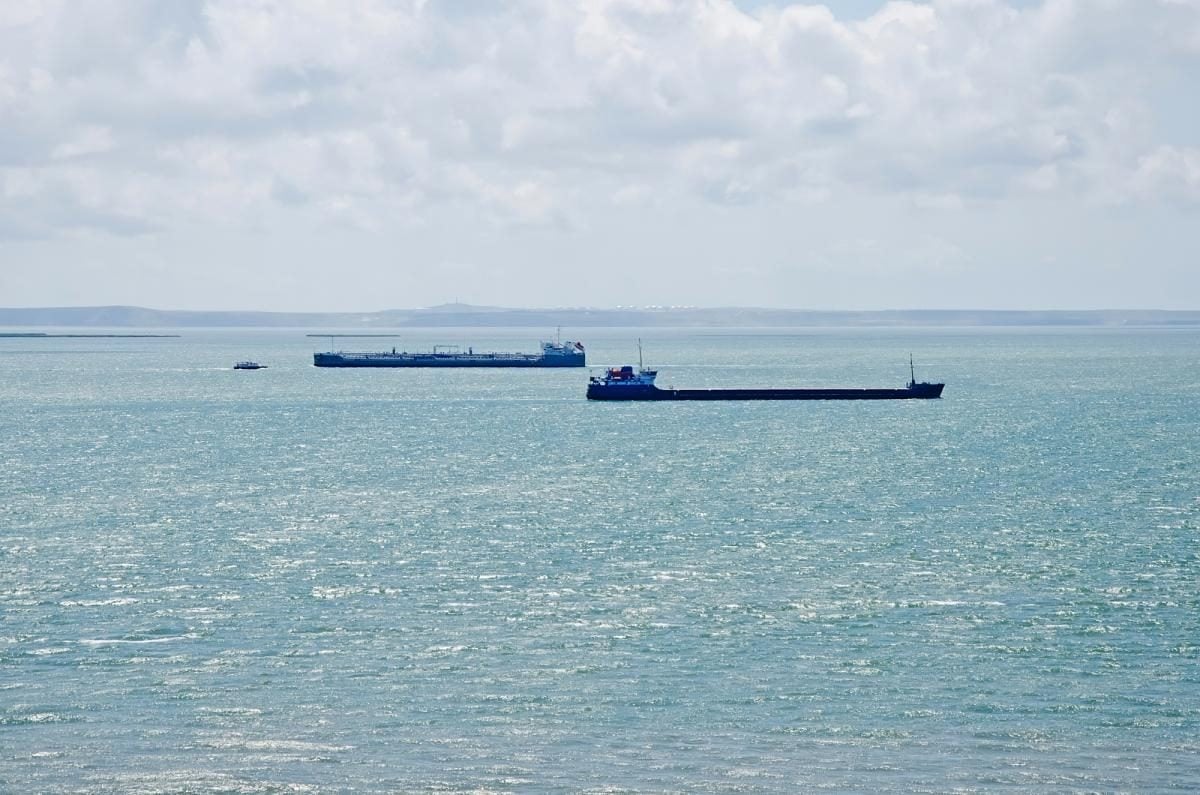 Россияне пытаются заменить железнодорожные паромы в Крыму баржами, - ЦНС