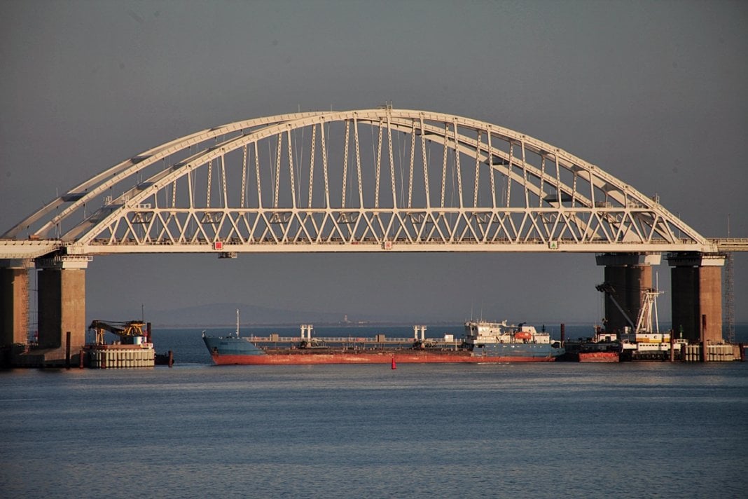 Журналисты показали новые защитные сооружения Керченского моста