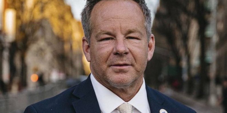 Журналист, который спрашивал у Зеленского о костюме в Белом доме, жалуется на угрозы