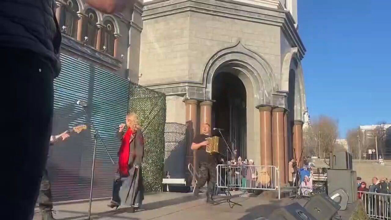 "Зачем их из дурдома выпустили?" Путинистка Вика Цыганова спела о трубе, по которой оккупанты лезли в Суджу, и стала посмешищем