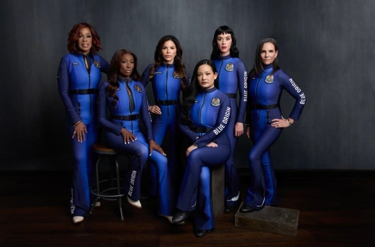 Кэти Перри в составе первого женского экипажа совершила суборбитальный полет