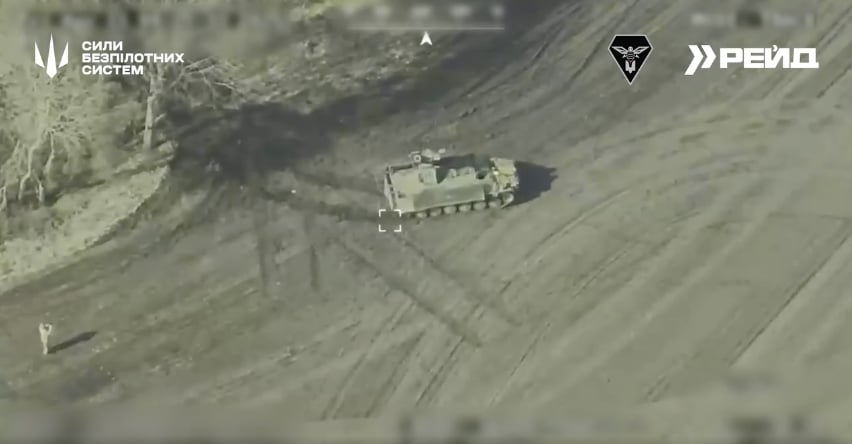 Военные показали видео, как FPV-дрон уклонился от ракет и поразил ЗРК россиян