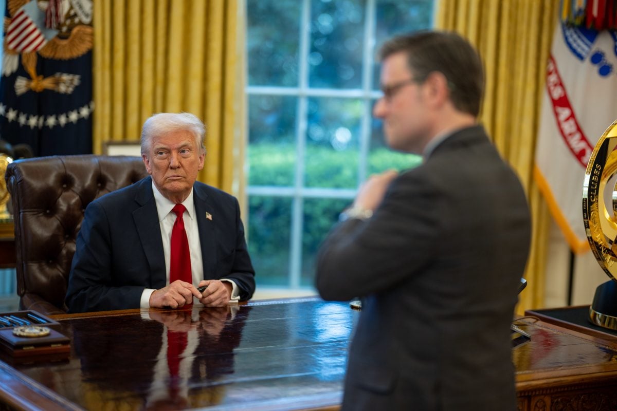 СМИ: Трамп не будет останавливать помощь Киеву из-за страха вины в случае проигрыша Украины