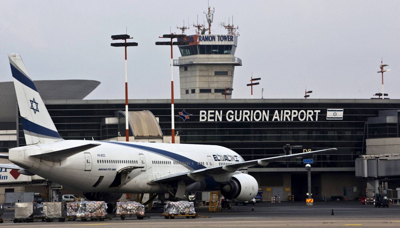 Йеменские хуситы запустили ракету по Израилю. Она упала в районе международного аэропорта