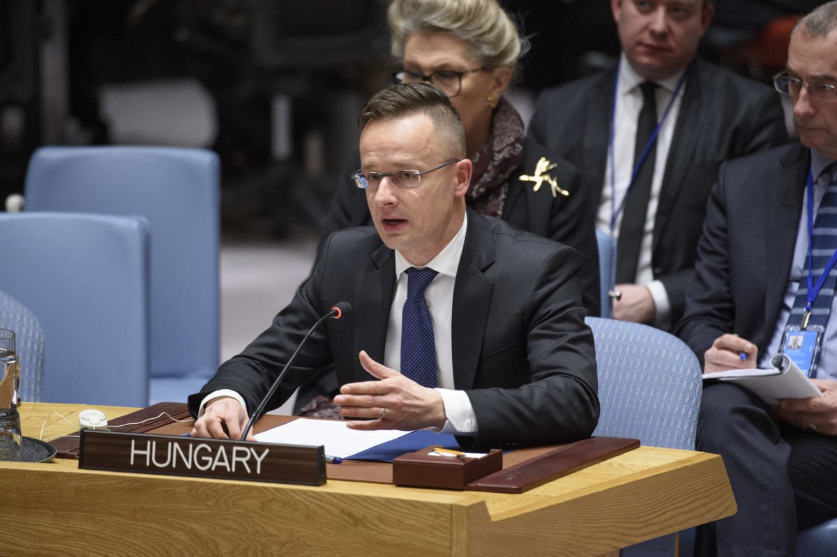 Венгрия выслала двух украинских дипломатов, заподозрив их в шпионаже.