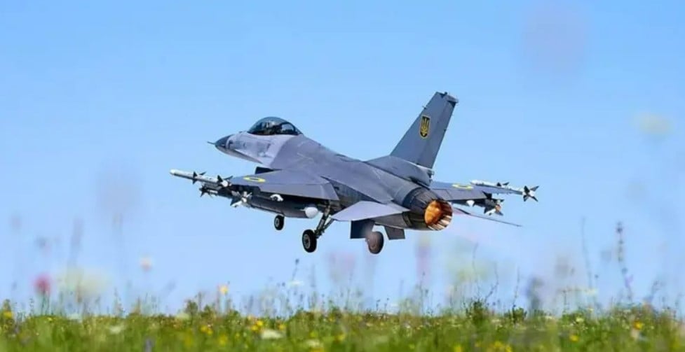 Украина потеряла F-16: пилот отвел самолет от населенного пункта и катапультировался