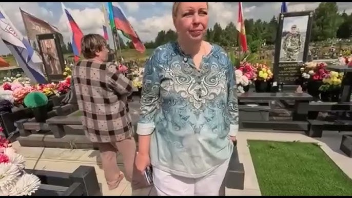 "Зачем в эту войну ввязался наш Путин?" Россиянка на кладбище пожаловалась на потери РФ в Украине. Видео