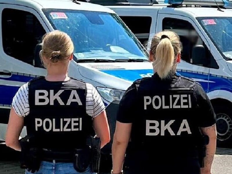 Спецслужбы ФРГ предупредили немцев, что они могут стать "одноразовыми агентами" России