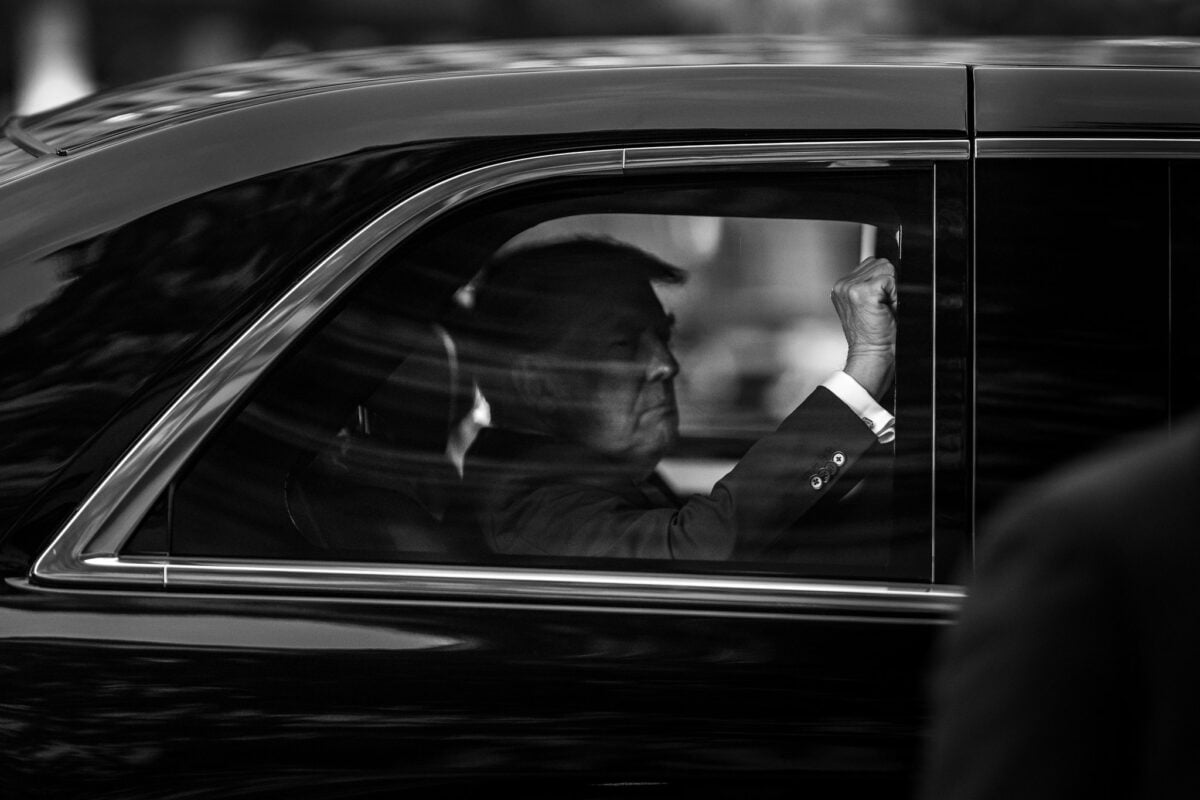 Трамп заявил, что готов ввести серьезные санкции против РФ: поставил странам НАТО условие