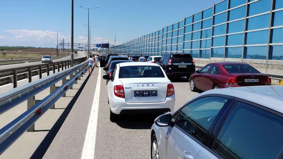 Недовольны работой, зарплатами и ценами: почему россияне бегут из оккупированного Крыма