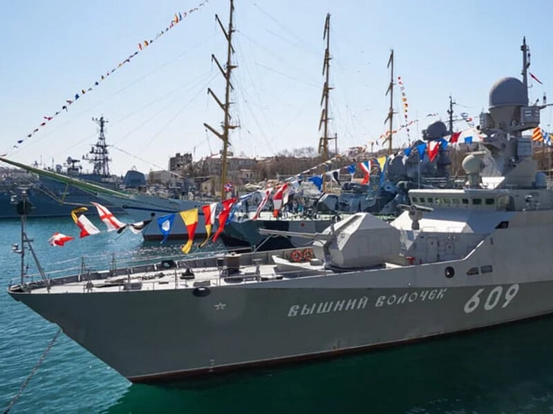 Defense Express: Российский носитель «Калибров» врезался в танкер, убегая от украинских дронов