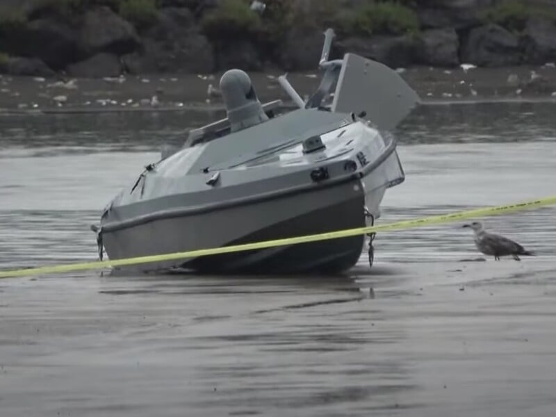 В Турции рыбаки выловили дрон. СМИ пишут, что он – украинский и со взрывчаткой. Видео