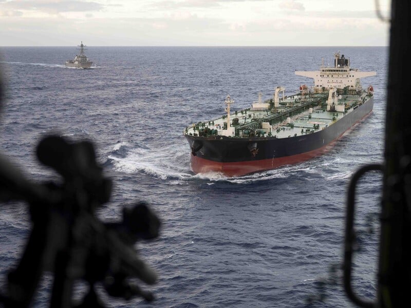 США перехватили еще один танкер "теневого флота" (Видео)