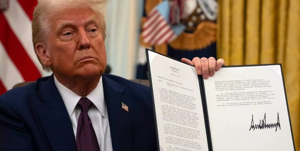 Трамп подписал указ о пошлине в 10% "для всех стран"