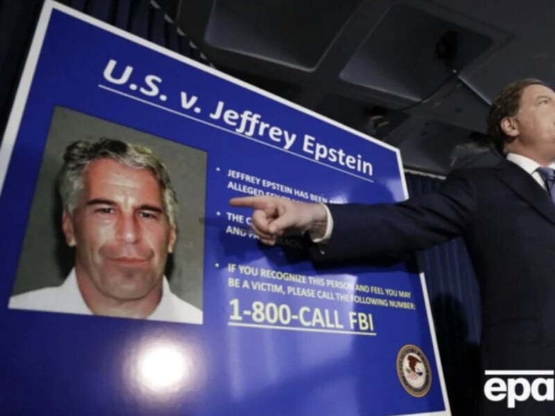 Из "дела Эпштейна" исчезло более 90 протоколов ФБР, среди них – допросы по обвинениям Трампа – CNN