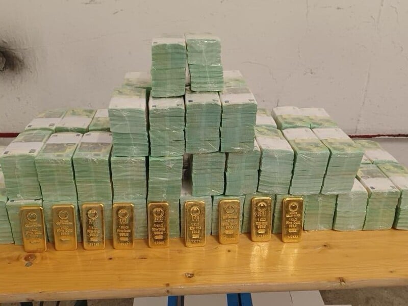 "Не вернем". В Венгрии признали, что захватили деньги и золото "Ощадбанка" из-за нефтепровода "Дружба"