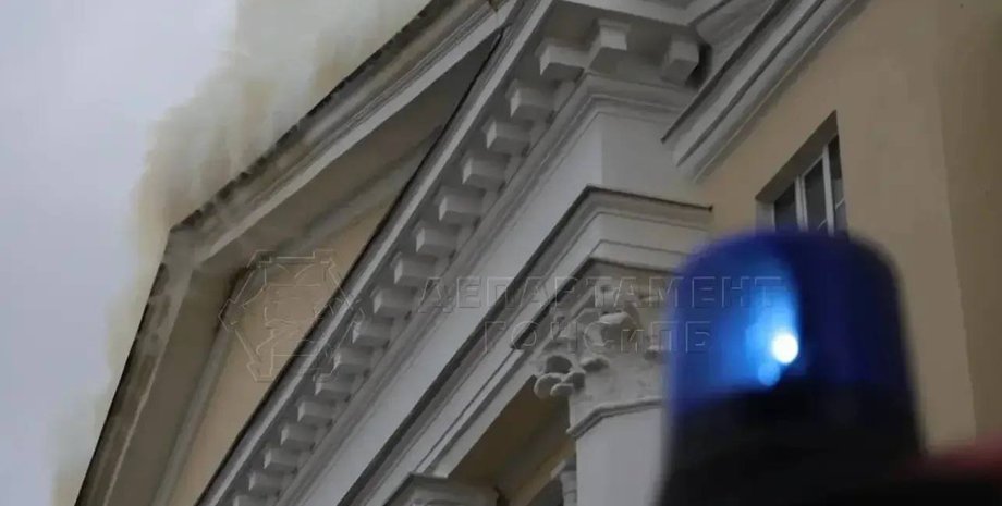 В Москве загорелось военное училище повышенного ранга. Видео