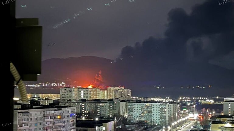 Все в огне: дроны атаковали Новороссийск - горит нефтяной терминал, слышны взрывы