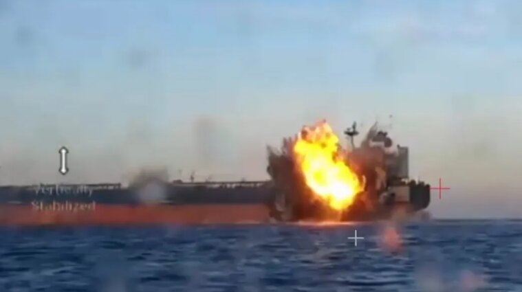 Силы обороны атаковали два танкера теневого флота РФ у порта Новороссийск