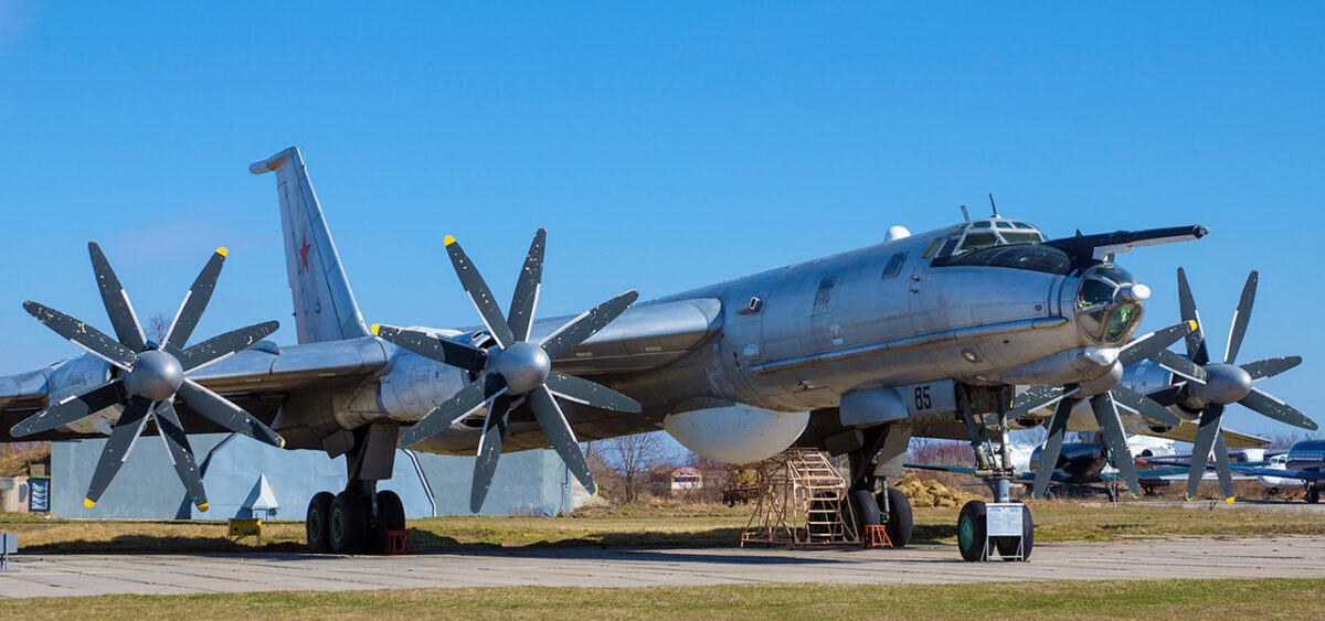 СБС уничтожили два самолета Ту-142 под Таганрогом