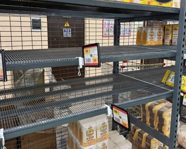 Жители Крыма и Севастополя начали жаловаться на нехватку продуктов