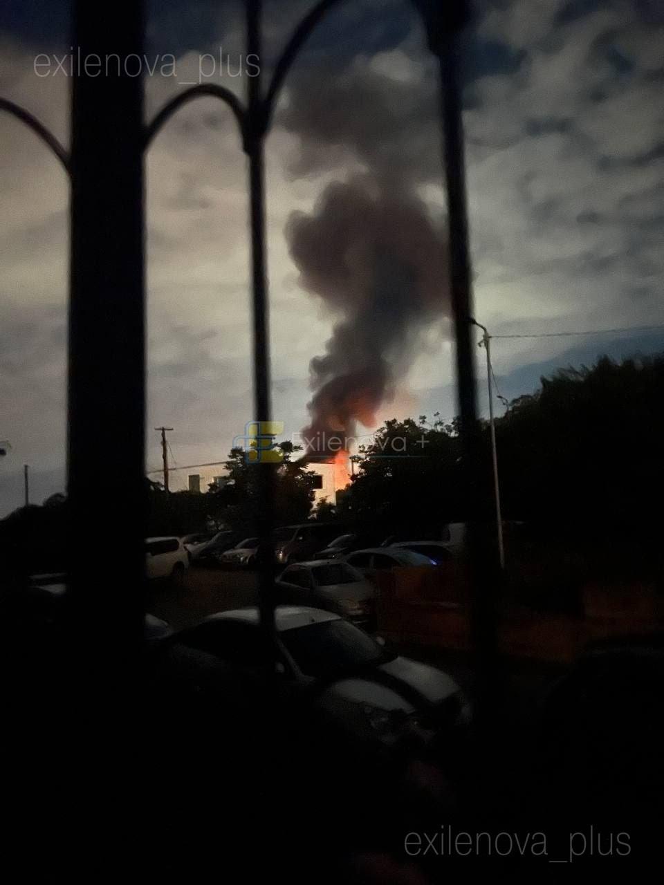 В Симферополе вспыхнул пожар возле ТЭЦ после ночной атаки беспилотников