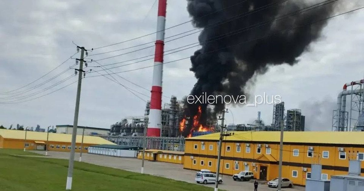 В Татарстане после атаки дронов горел нефтеперерабатывающий завод, в Самарской области – "Тольяттикаучук"