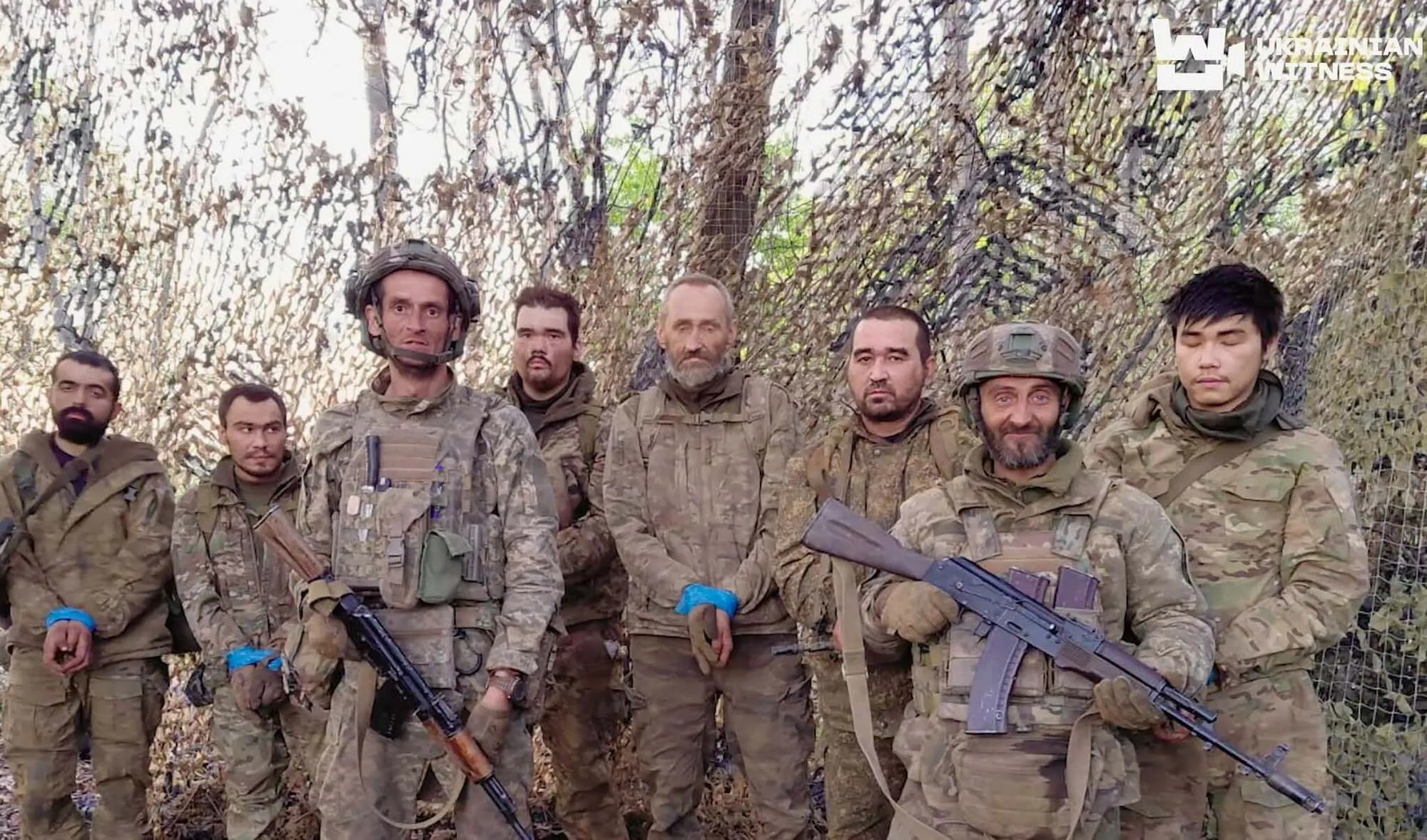 Украинские штурмовики взяли в плен оккупантов, которые пытались пробраться в тыл по газопроводу. Фото и видео